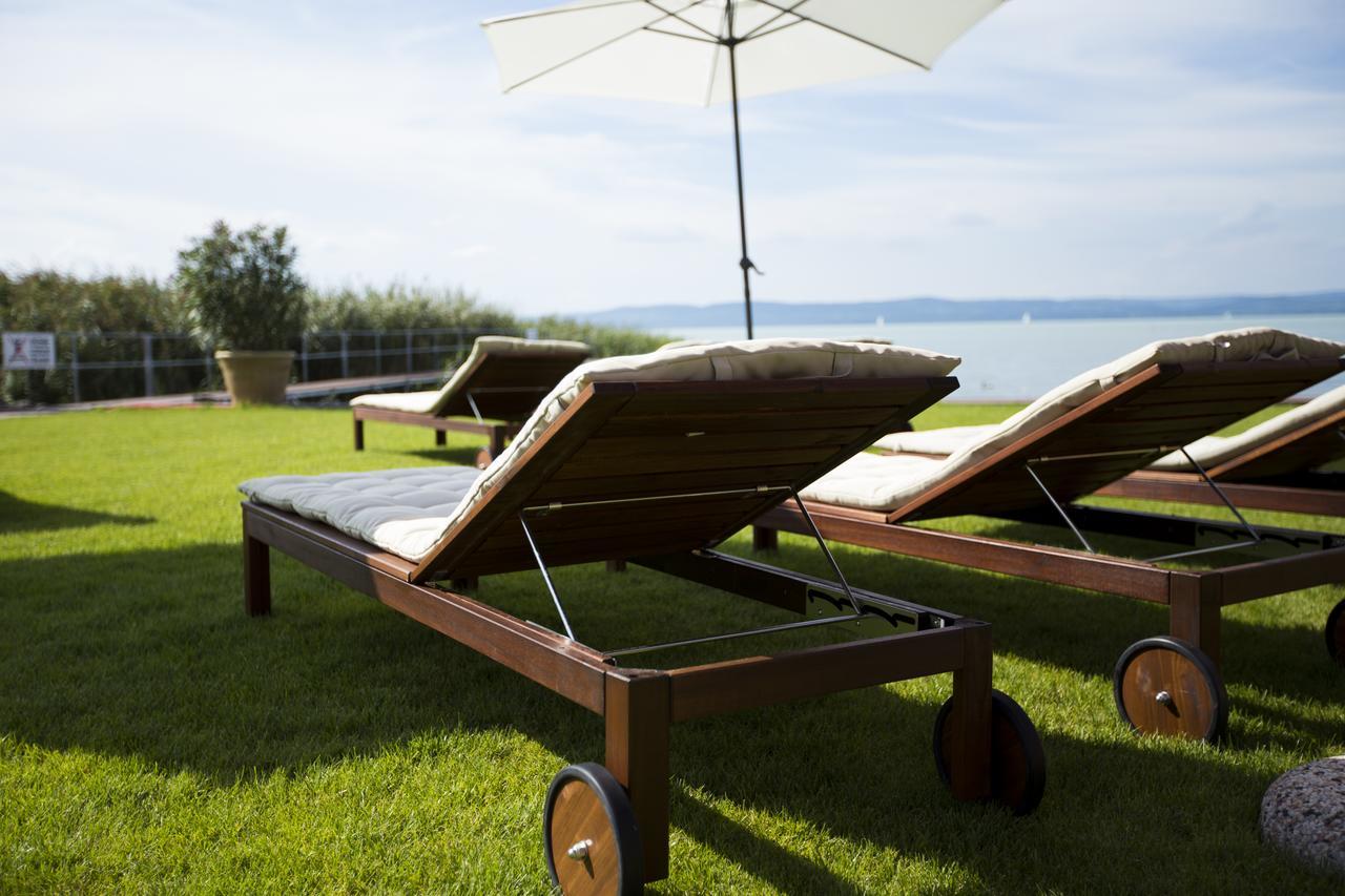 Pole Position Beach Hotel Balatonszarszo Buitenkant foto
